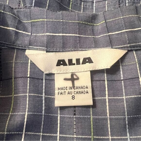 Alia blue vintage button down shirt. Size 8 - Picture 2 of 7